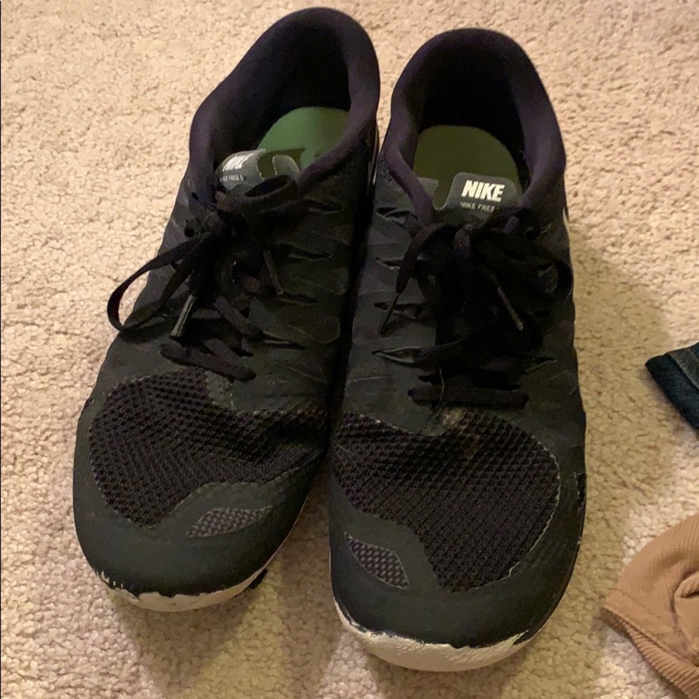 Black Nike running sneakers. Nike Free 5.0
